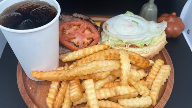 Double Cheeseburger / Double BBQ Cheese.
